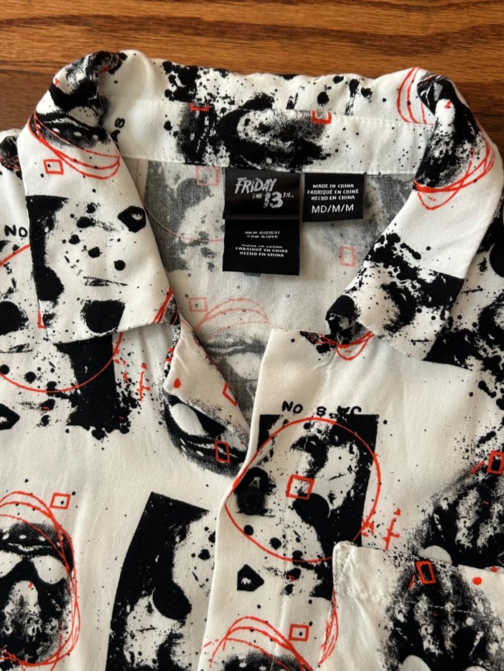 Friday the 13th Jason Voorhees Men's Short-Sleeve Button-Up Shirt Size Medium - Picture 8 of 10